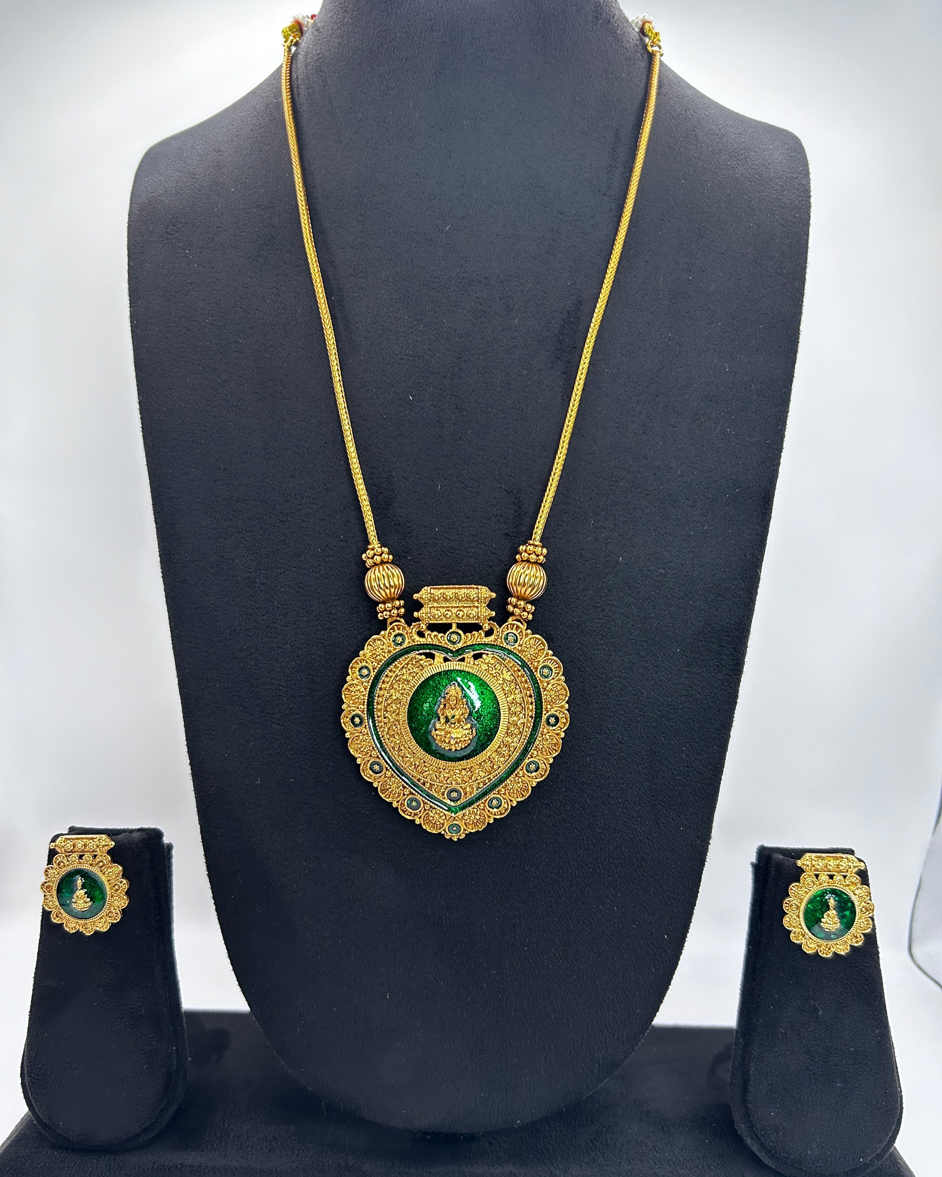 Lakshmi Heart Pendant Necklace Set NK-063