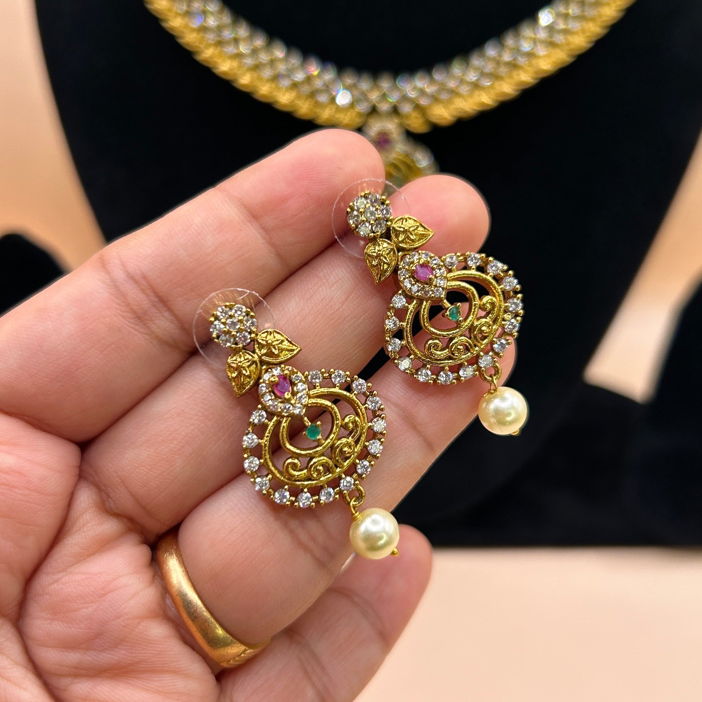 Vintage elegance with golden filigree NK-024
