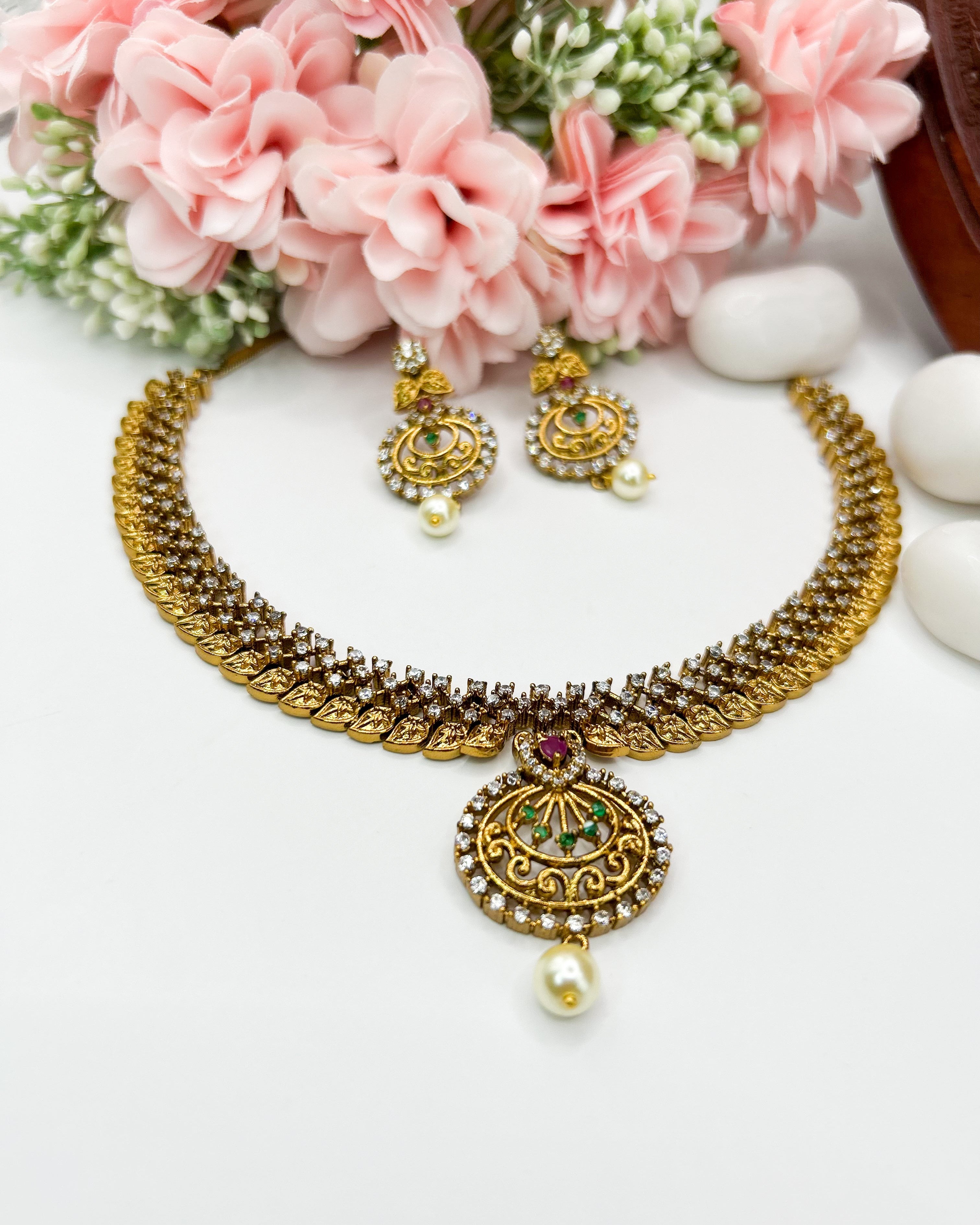 Vintage elegance with golden filigree NK-024