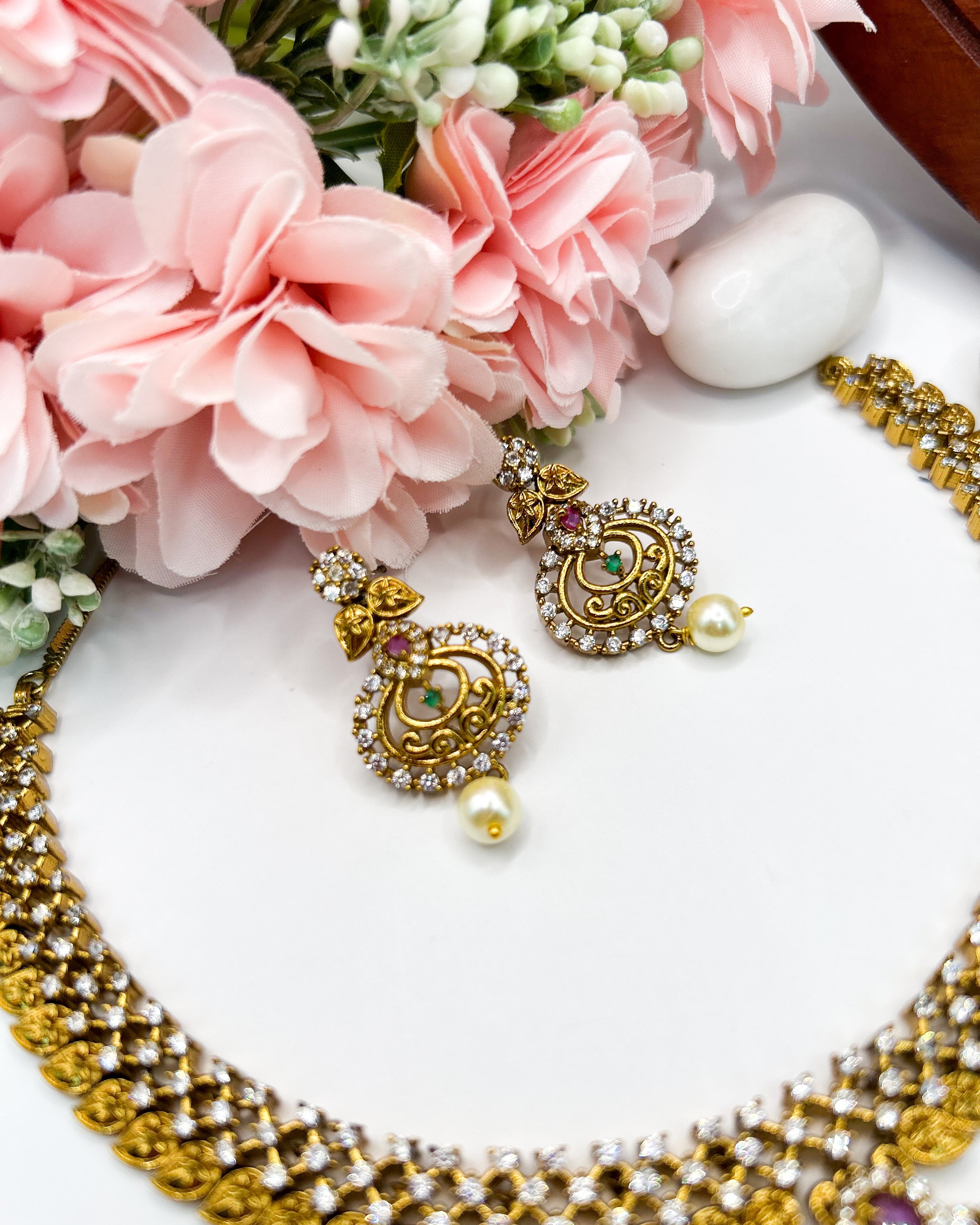 Vintage elegance with golden filigree NK-024