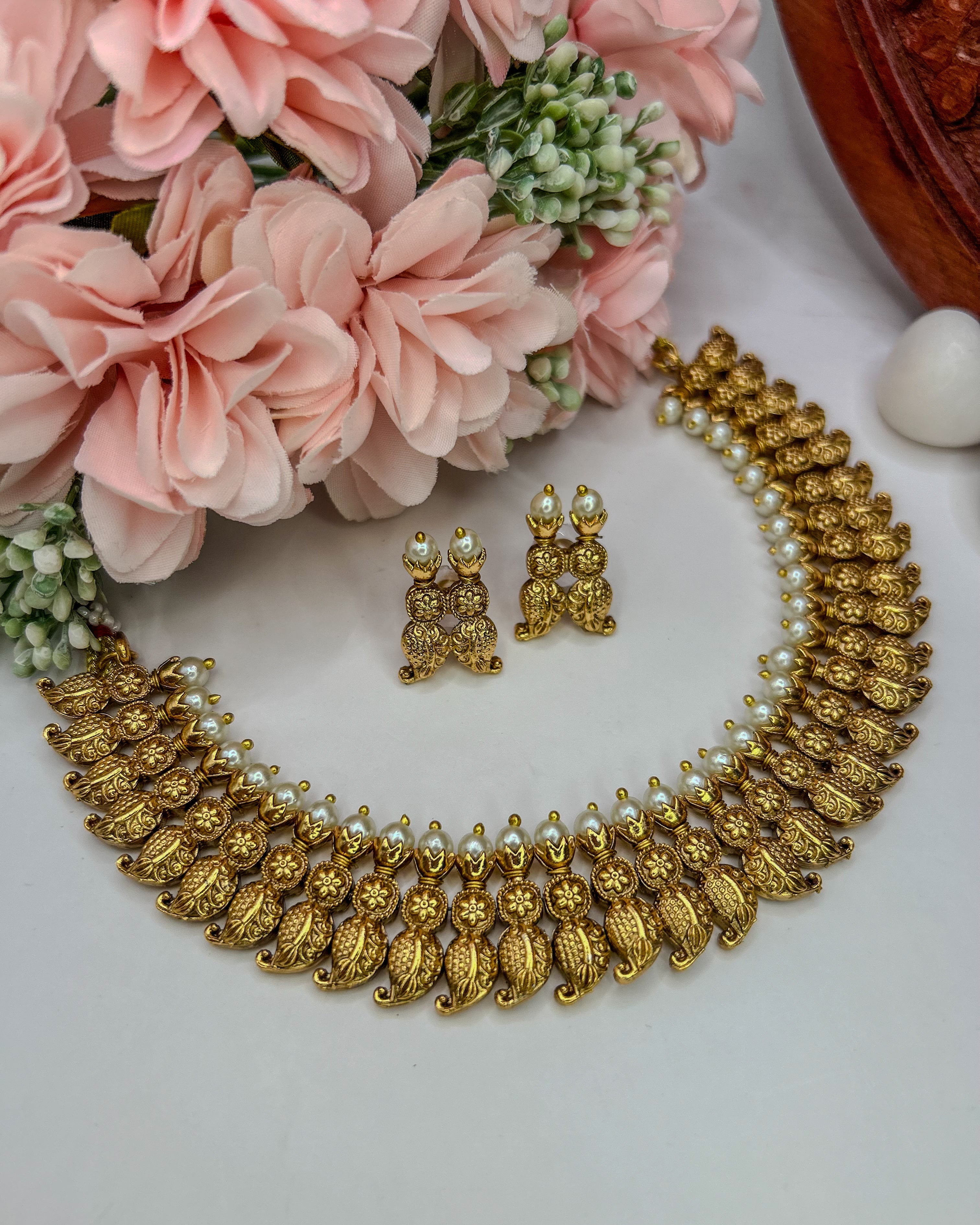 Antique Gold Mango Pearl Necklace NK-052