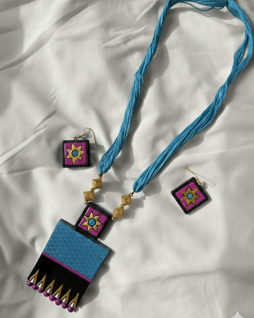 Terracotta jewellery with thread string