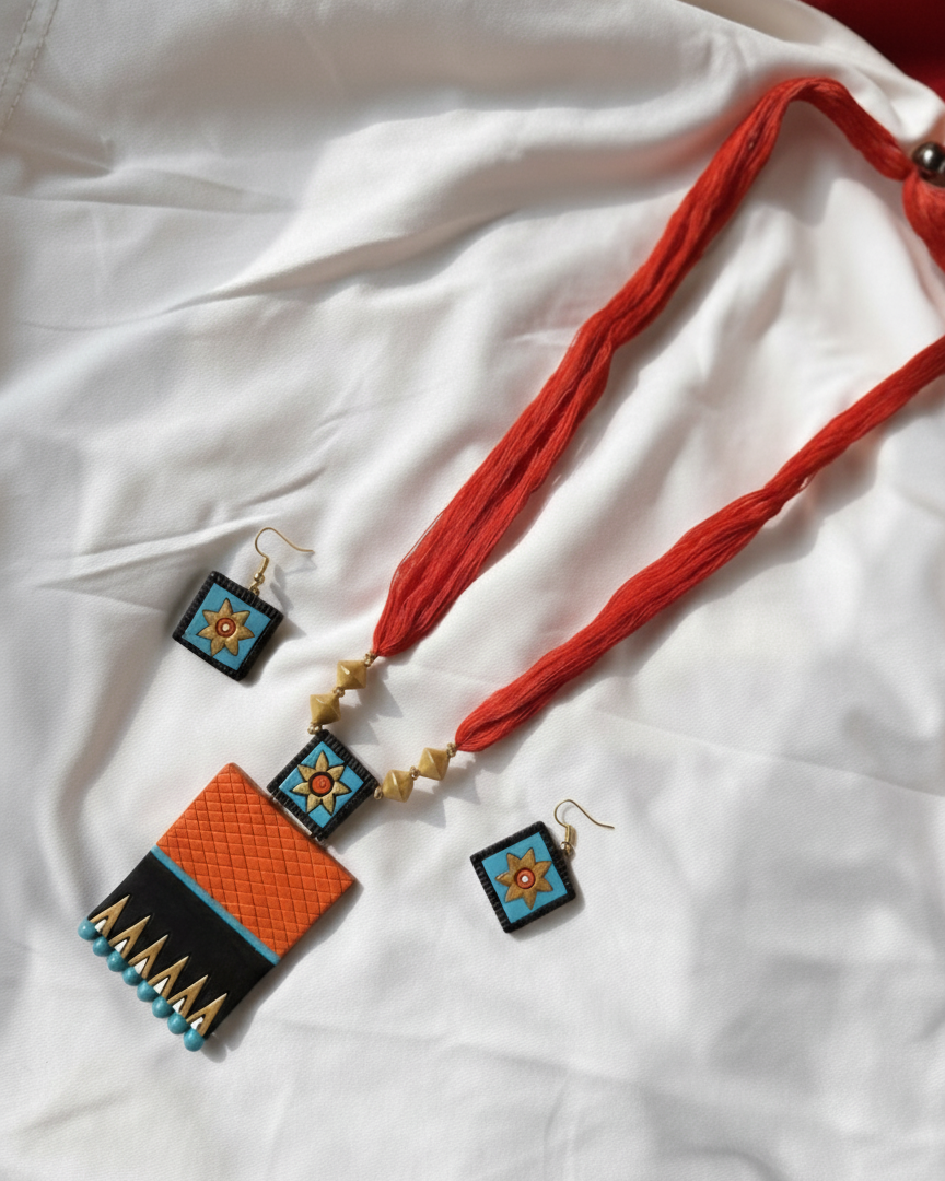 Terracotta jewellery with thread string