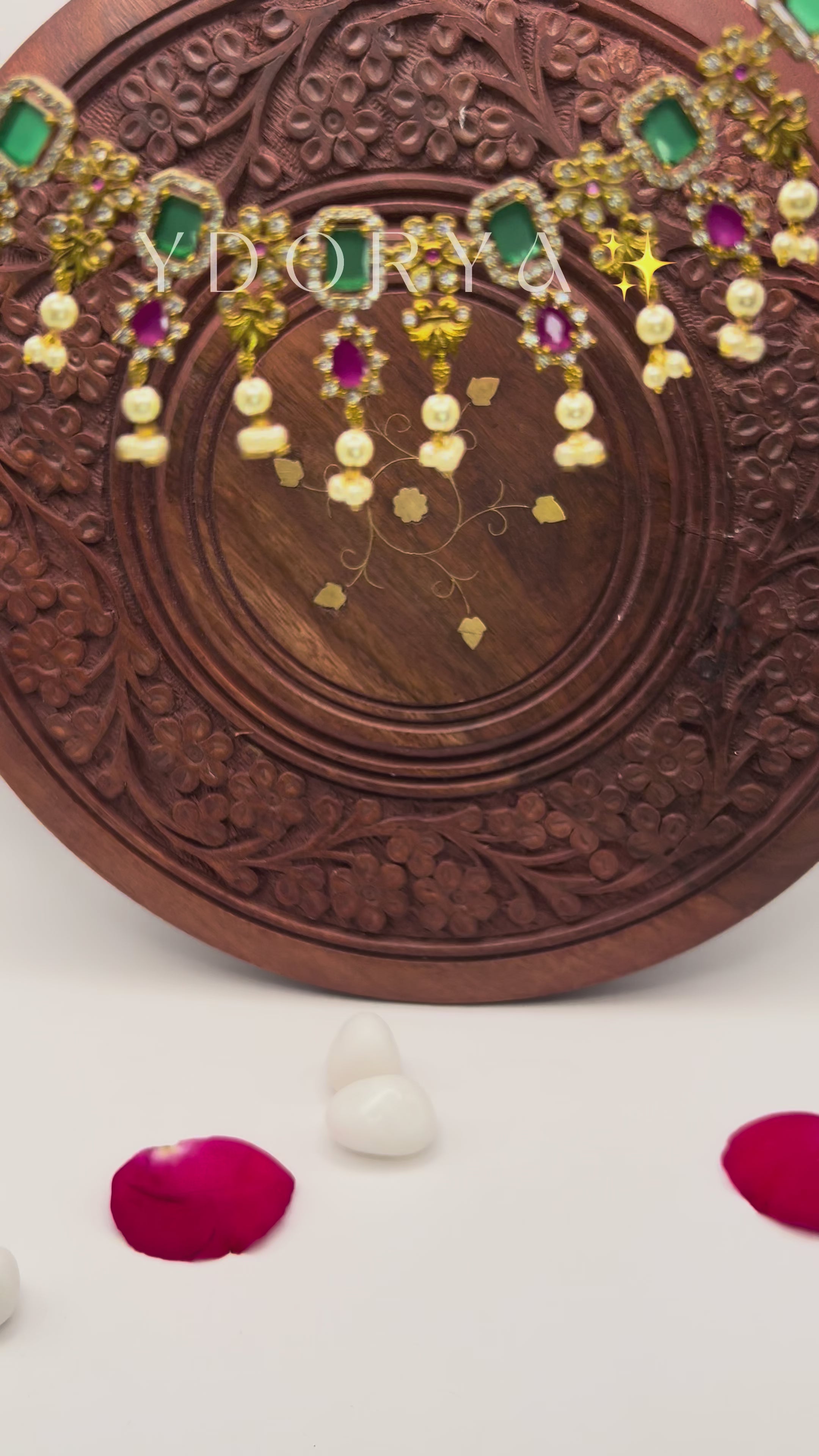 Elegant emerald and ruby floral necklace Nk-023